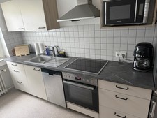 Einbauküche mit Herd und