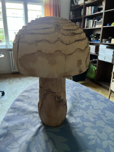 Großer holz pilz hoch - großer,