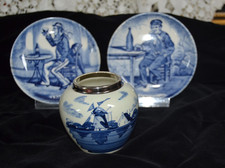 Delft Porzellan:  kleine  Vase,  2 Wandteller Porzellan, Royal Sphinx Maastricht