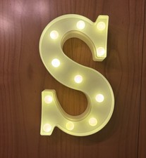 LED Leuchte - Weißer Buchstabe „S“ Batteriebetrieben Deko/Hochzeit 3D Lampe