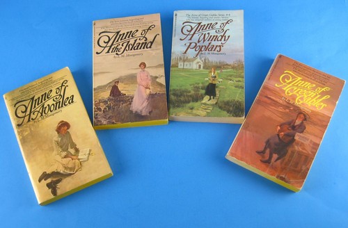 Anne green gables book - green,