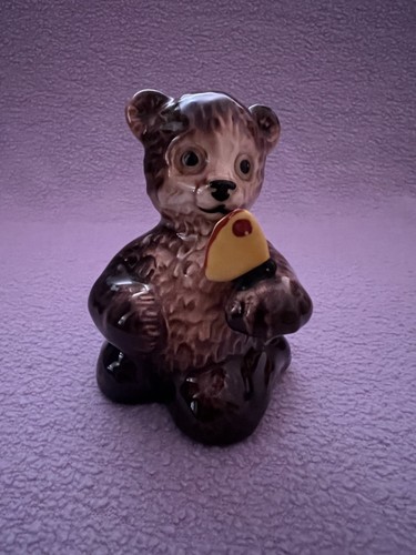 Goebel bär mit bienenwabe - goebel,