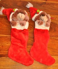 2 roten Nikolausstiefel mit einem Plüsch-Bärenkopf,  ca. 52 cm