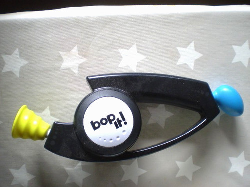 Bop reaktionsspiel - bop-it!,