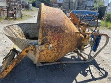 Betonsilo mit Schlauch Betonbombe 1.500L Liter   Handrad Ketten  # T8