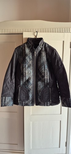 Schwarze jacke mit wollmuster - jacke,