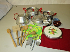 Antik Puppen Kindergeschirr Blech Töpfe Holz  Kuchenform Kuchenplatte 50/60Jahre