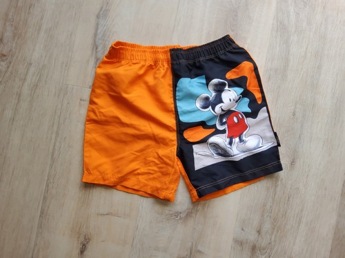 Ein orangene badehose - ein,
