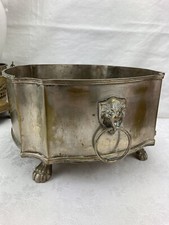 Jardiniere Metall Löwenköpfe