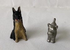 Zwei alte, sehr kleine Hunde  aus Zinn für die Puppenstube, selten