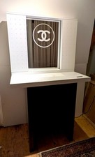 Spiegelkonsole SCHMINKTISCH orig. CHANEL um 1990 Ladendeko Spiegel mit Leuchter