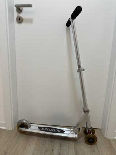 Scooter roller - /,