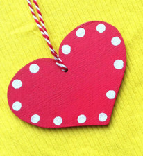 Minkaklecks  Anhänger Holz Deko Handarbeit  1x  HERZ ROT+PUNKTE  5cm