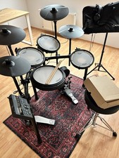 Roland TD-07KX inklusive Drumsticks, Notenständer, Kopfhörer & Teppich