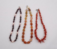 Naturstein, Korallen Ketten. Konvolut 3 St
