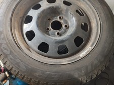 Winterreifen auf Stahlfelge von Dodge Caliber