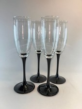 (AZ) 4 Sektgläser schwarzer