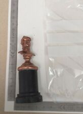 (Q9) Büste von Bismarck  mit Kürassierhelm-Pickelhaube auf Holzsockel