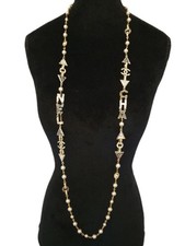 Chanel Buchstaben Perlenkette