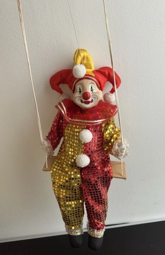 Clown puppe auf schaukel - clown,