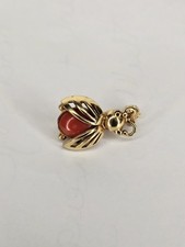 333 Goldbrosche – Koralle