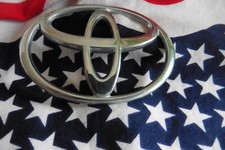 US TOYOTA EMBLEM JAPAN AUTO CAR PKW BADGE DEKO LOGO TYPE TYP MODEL SILBER OF USA