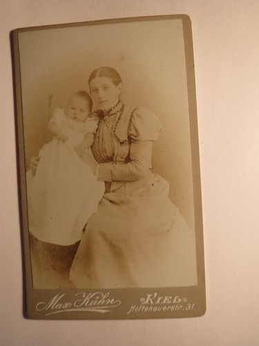 Kiel junge frau baby - frau,