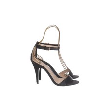 Kayla Shoe, Sandaletten