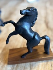 Eisenguss steigendes Pferd Auf