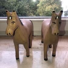 Altes Erzgebirge, 2 Pferde ca 20 cm, geschnitzt aus Holz, Puppenstube Bauernhof
