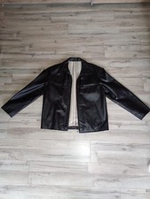 Stylische schwarze Lederjacke