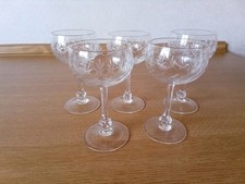 5 Weißweingläser,  Serie