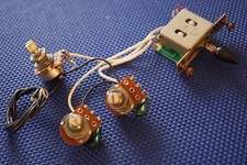 ! no name: Strat Style 3 POTS & 5 SWITCH Guitar von Career HSS Git