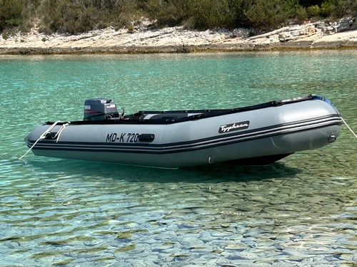 Schlauchboot mit motor - mit,