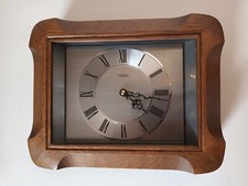 Wanduhr Pallas Heges, Junghans Quarz Uhrwerk, Eiche Rahmen, Sehr guter Zustand