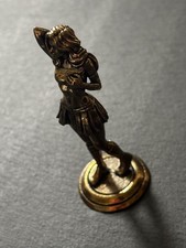 Sinnliche Frau aus Messing |