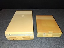 2x Commodore