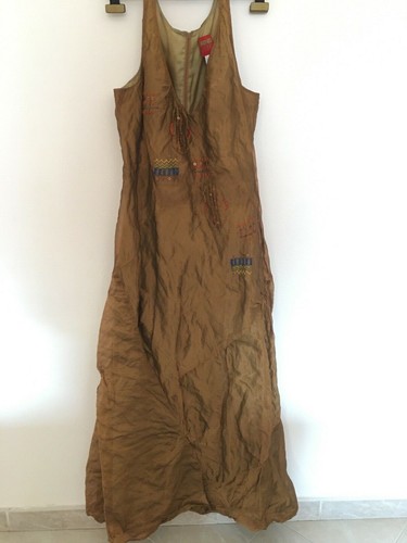 Schönes besticktes kleid - schönes,