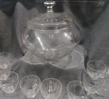 Elegantes Bowle Service: Große Schale Mit Deckel Und 8 Gläsern, Glas Geschliffen