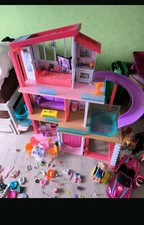 Riesiges Barbie-Haus mit viel Zubehör