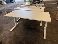 Höhenverstellbarer Bürotisch