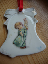 GOEBEL Hummel Aufhänger Glocke weiß  Motiv :: Engel mit Kerze