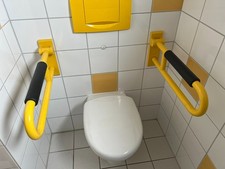 HEWI Stützklappgriffe WC Serie 801 – Gelb (2 Stück)