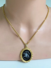 Vintage-Anhänger an einer Kette. Sternzeichen Skorpion. Länge: max. 70 cm.