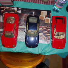 modellautos 1:18 von Burago Vitrinen Autos