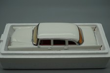 1:18 Toyways GAZ 13 Chaika