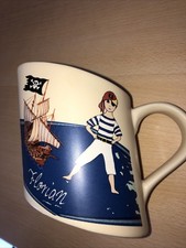 Florian Pirat Schiefe Namenstasse Becher