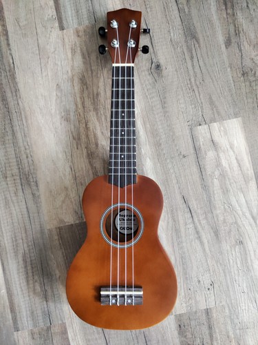 Soprano ukulele model 3953 - ukulele, eh
