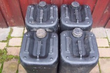 Kanister 4 Stück  25l gut gebraucht , sauber und gereinigt Behälter schwarz