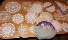 Mehr als 10 antike Spitzendeckchen, Zierdeckchen, Tischdeckchen, elegant (Nr 4)